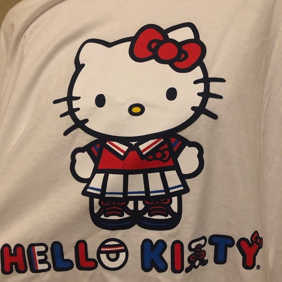 Hello kitty by Sanrio graphic shirt - Picture 3 of 6